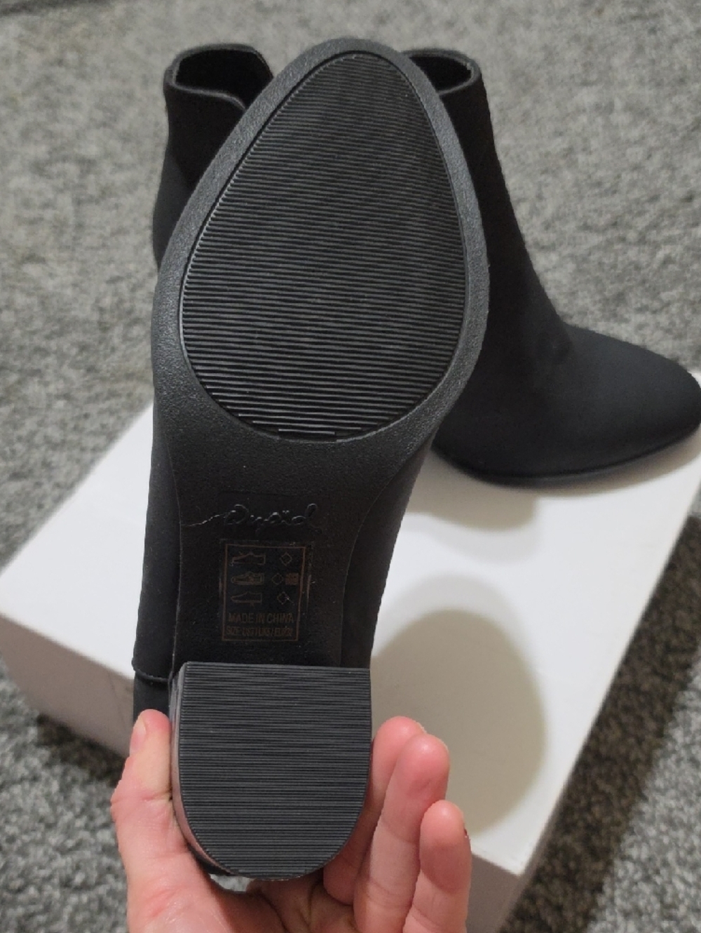 NWT Qupid Black V-Cut Ankle Booties with Block Heel - Picture 3 of 5